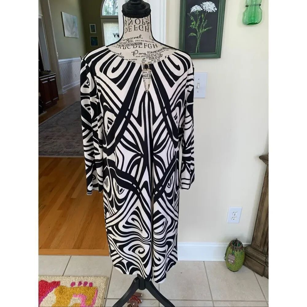 Tahari Arthur S. Levine Dress Black And White